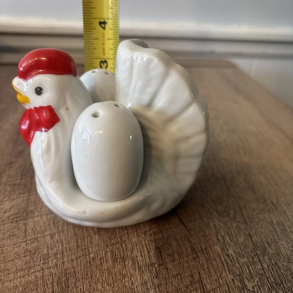 Vintage Stoneware CHICKEN HEN Salt Pepper Shakers Set Cottage Core Grandma Core